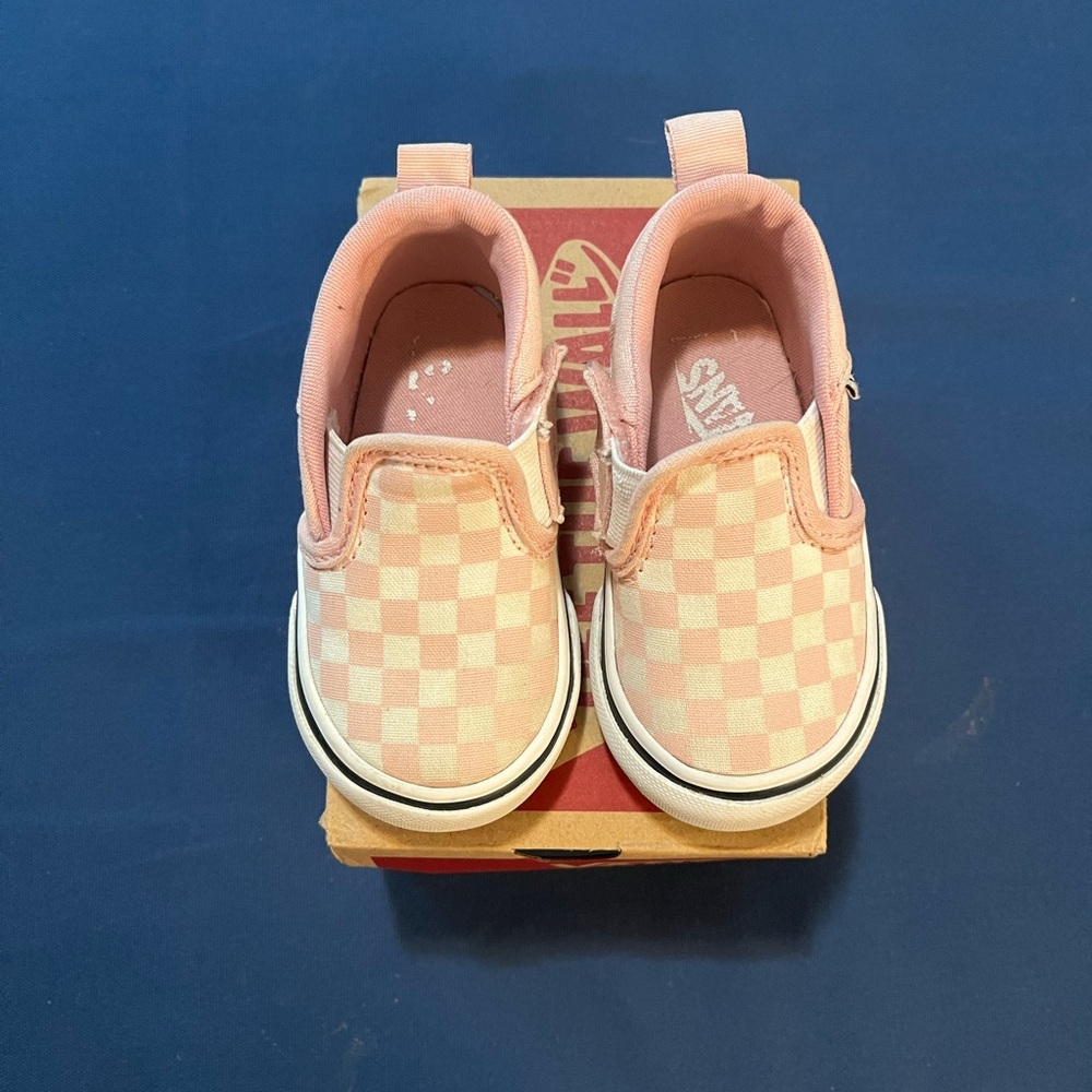 Toddler pink checked Vans 4